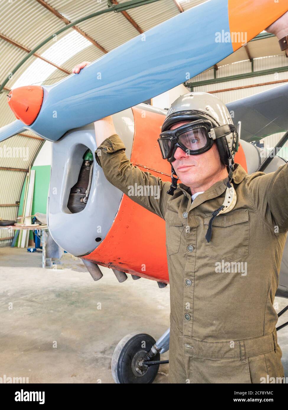 Avión hangar Aircraft Shed pista n l16