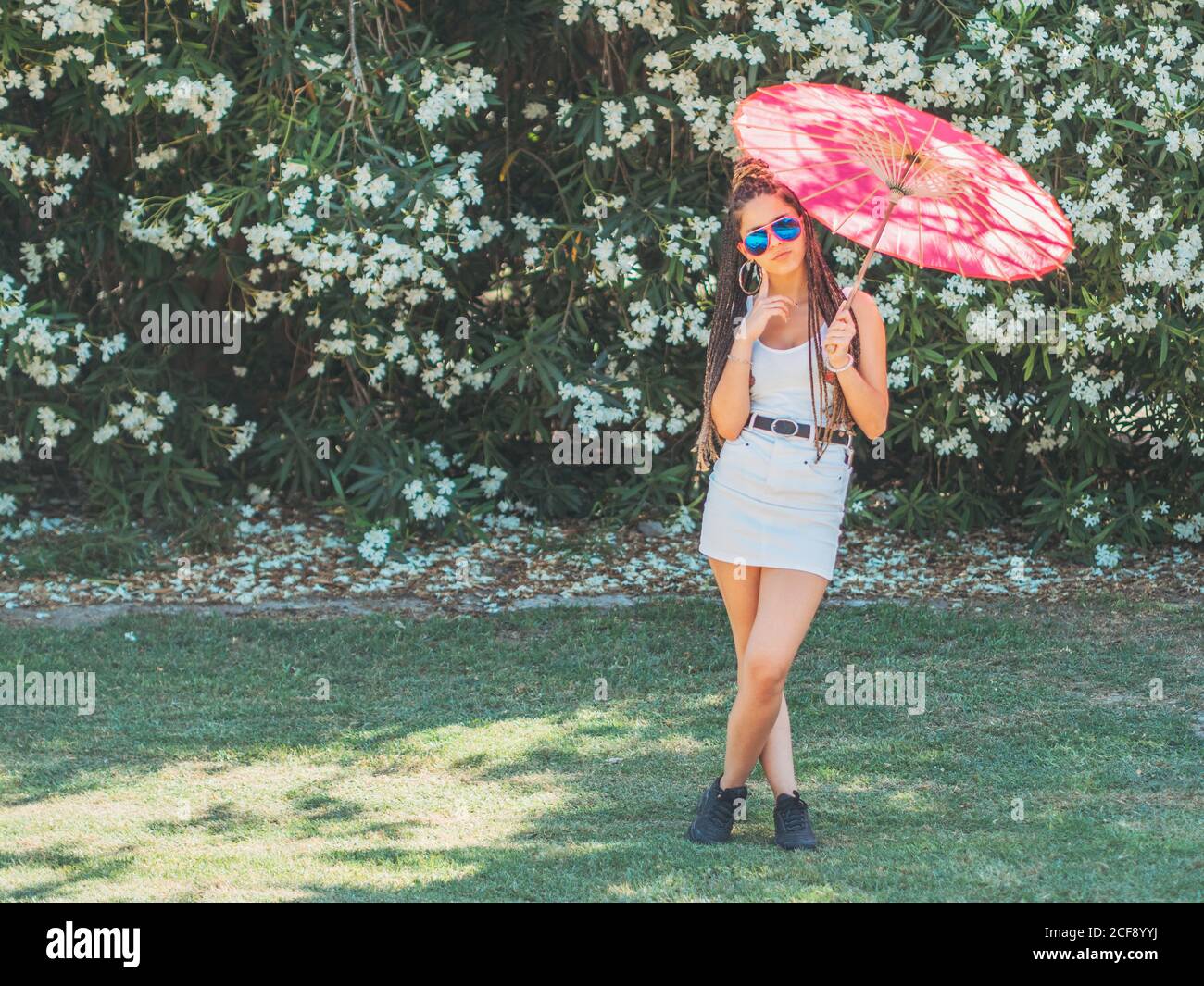 Woman crossed legs summer hi-res stock photography and images - Alamy