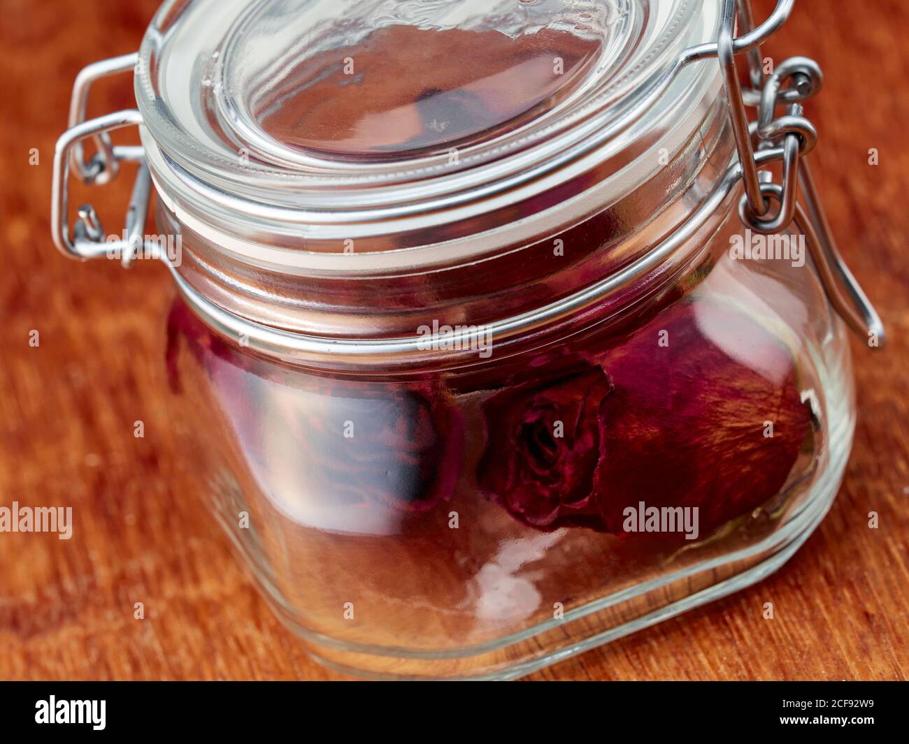 Dried roses spa hi-res stock photography and images - Alamy