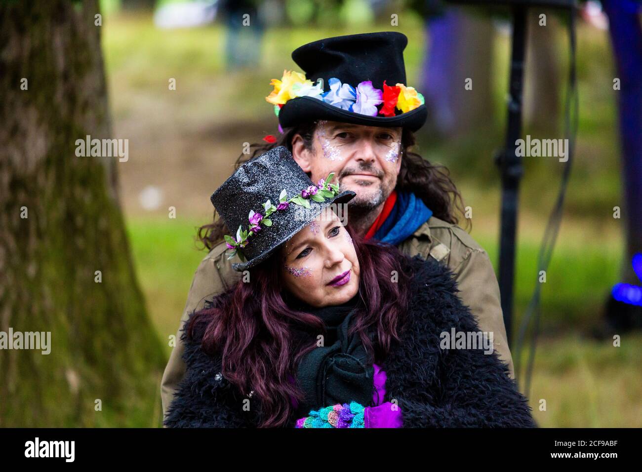Festival fashion couple hi-res stock photography and images - Alamy