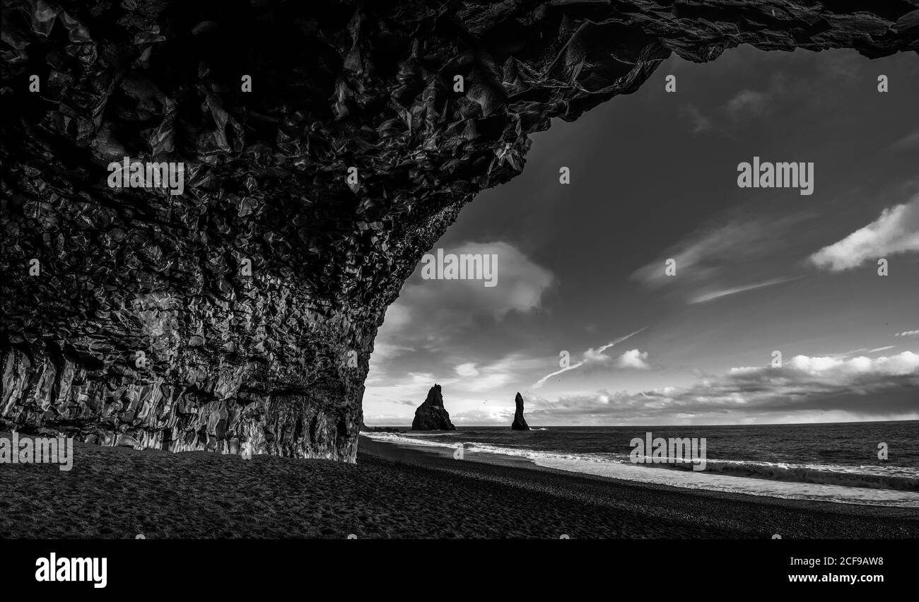 Landscape Of Sea Cave At Reynisfjara Beach Iceland Stock Photo Alamy landscape-of-sea-cave-at-reynisfjara-beach-iceland-stock-photo-alamy