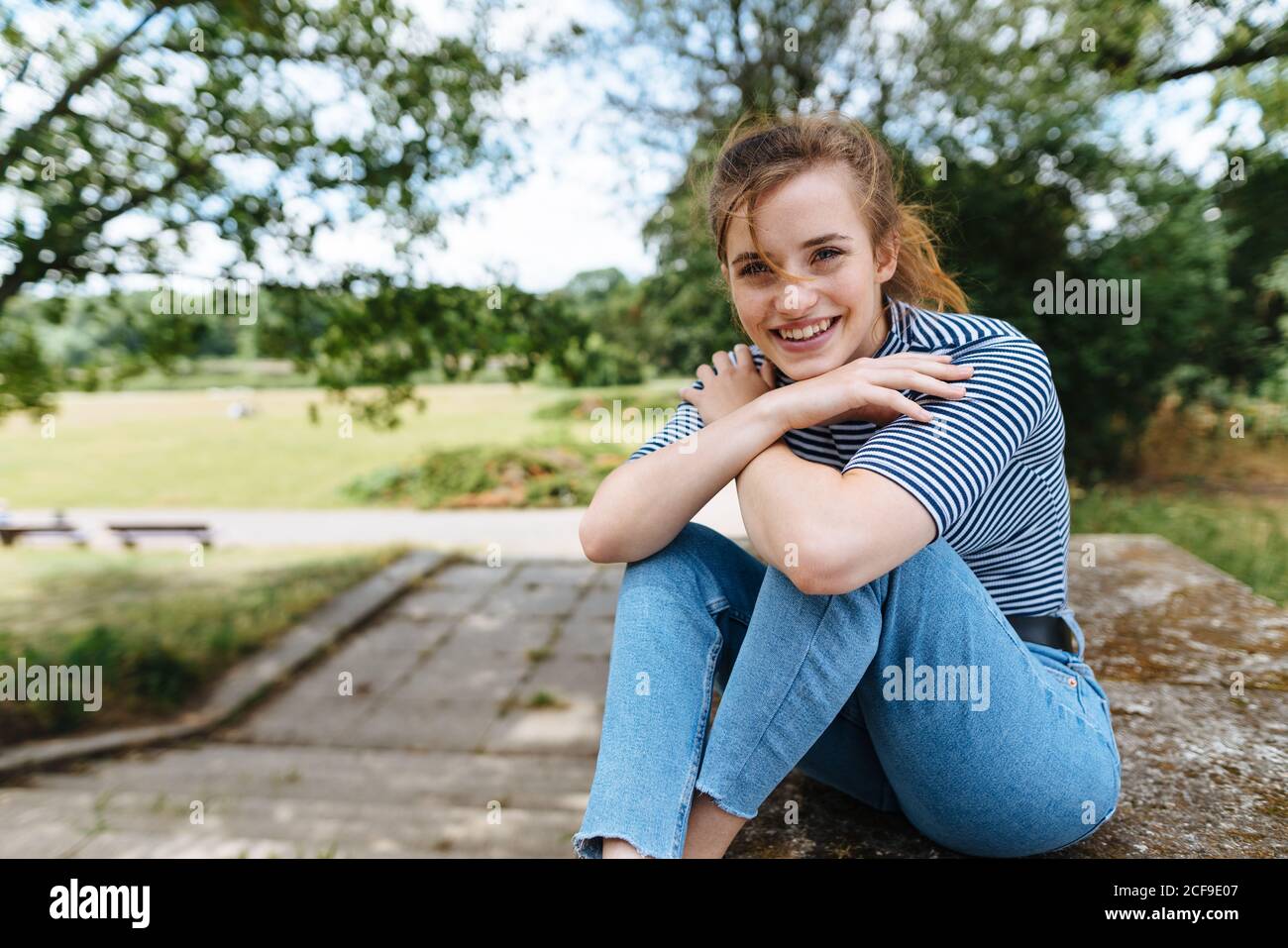 Girl on knees looking up hi-res stock photography and images - Alamy
