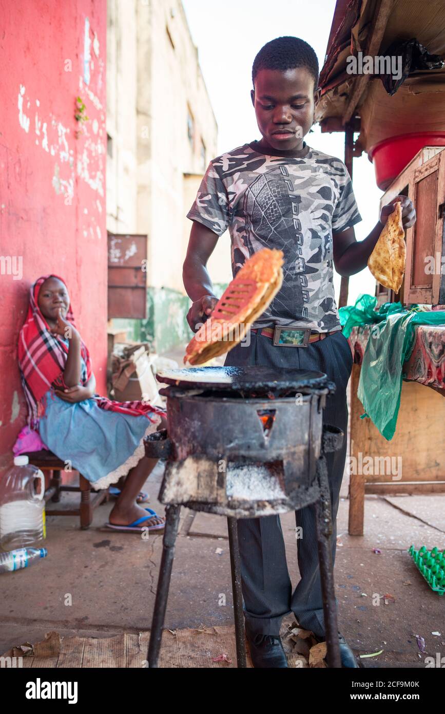 African cooking equipment hi-res stock photography and images - Alamy