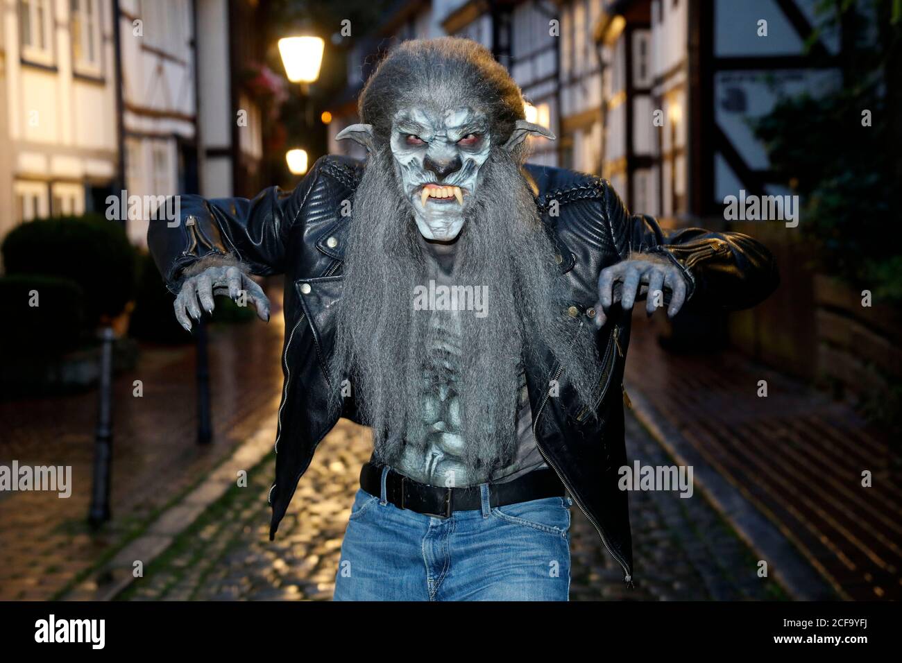Hamelin, Deutschland. 03rd Sep, 2020. GEEK ART - Bodypainting and Transformaking: Werewolf photoshooting with Paul Skupin as werewolf at Grosse Hofstrasse in Hamelin on September 3r, 2020 - A project by the photographer Tschiponnique Skupin and the bodypainter Enrico Lein | usage worldwide Credit: dpa/Alamy Live News Stock Photo