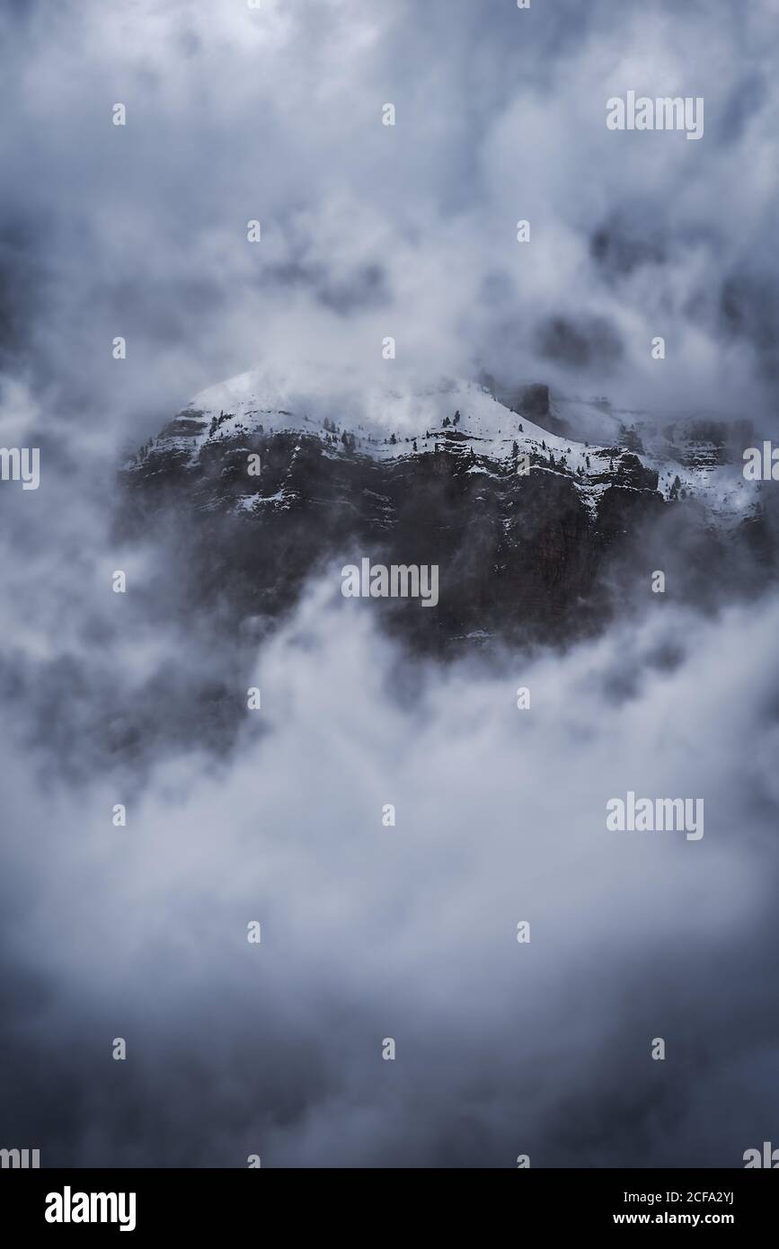 Fog covered peaks hi-res stock photography and images - Alamy