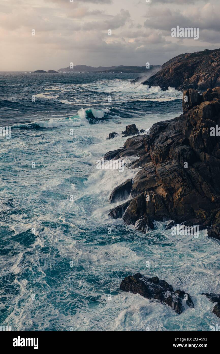 Big rocks wavy sea hi-res stock photography and images - Alamy