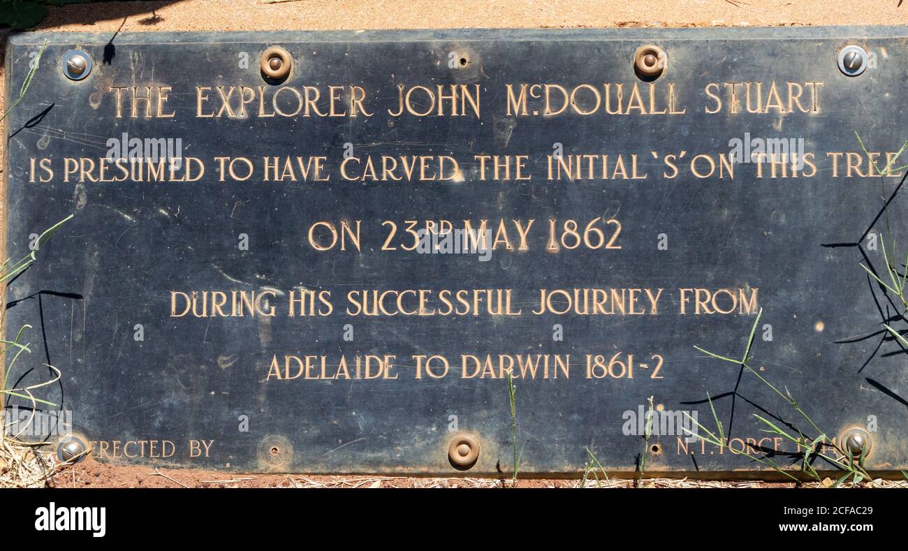 Plaque under the tree where the explorer John McDouall Stuart carved his initial 'S' during his journey to cross Australian mainland. Daly Waters, Nor Stock Photo