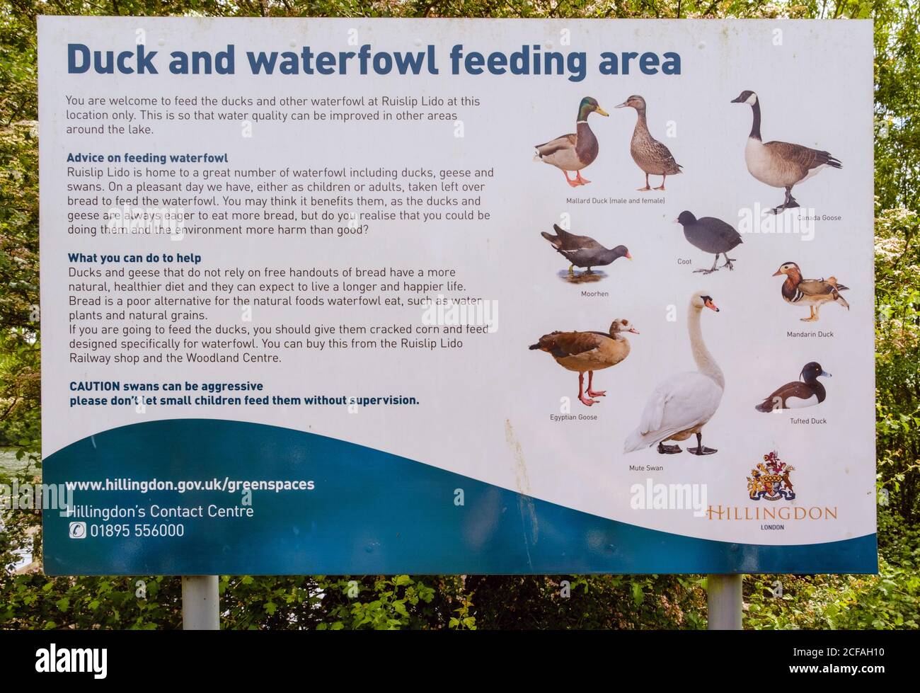 Signage for Ruislip Lido reservoir duck and waterfowl feeding area. Ruislip Hillingdon, North West London, England, UK. Stock Photo