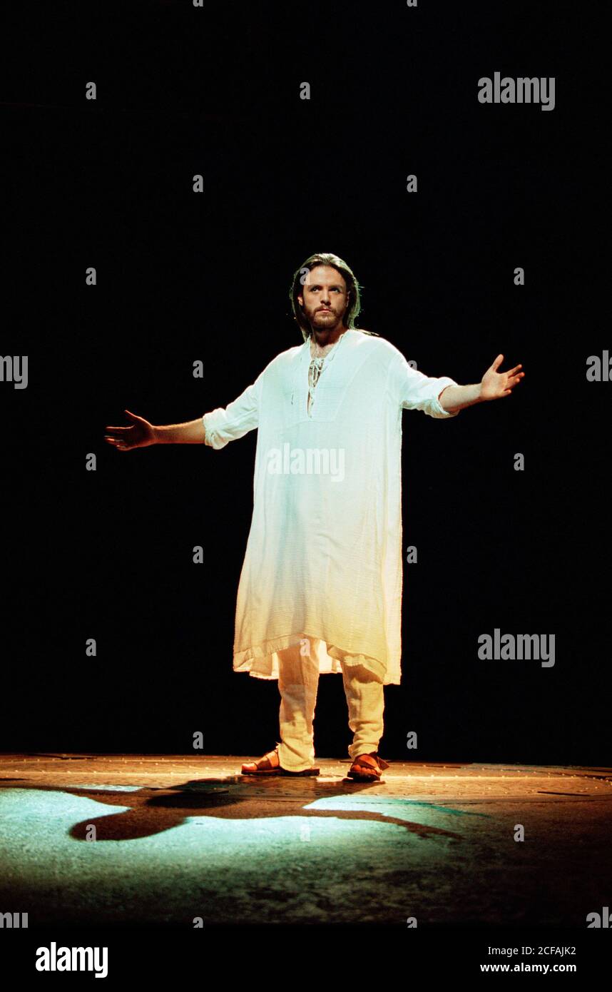 Steve Balsamo (Jesus) in JESUS CHRIST SUPERSTAR at the Lyceum Theatre, London WC2 19/11/1996 music: Andrew Lloyd Webber lyrics: Tim Rice design: John Napier director: Gale Edwards Stock Photo