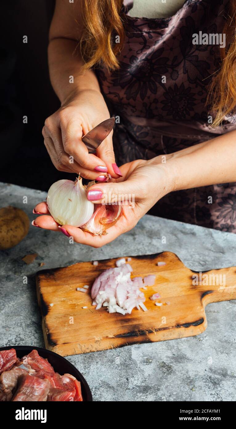 Peeling the onion hi-res stock photography and images - Alamy