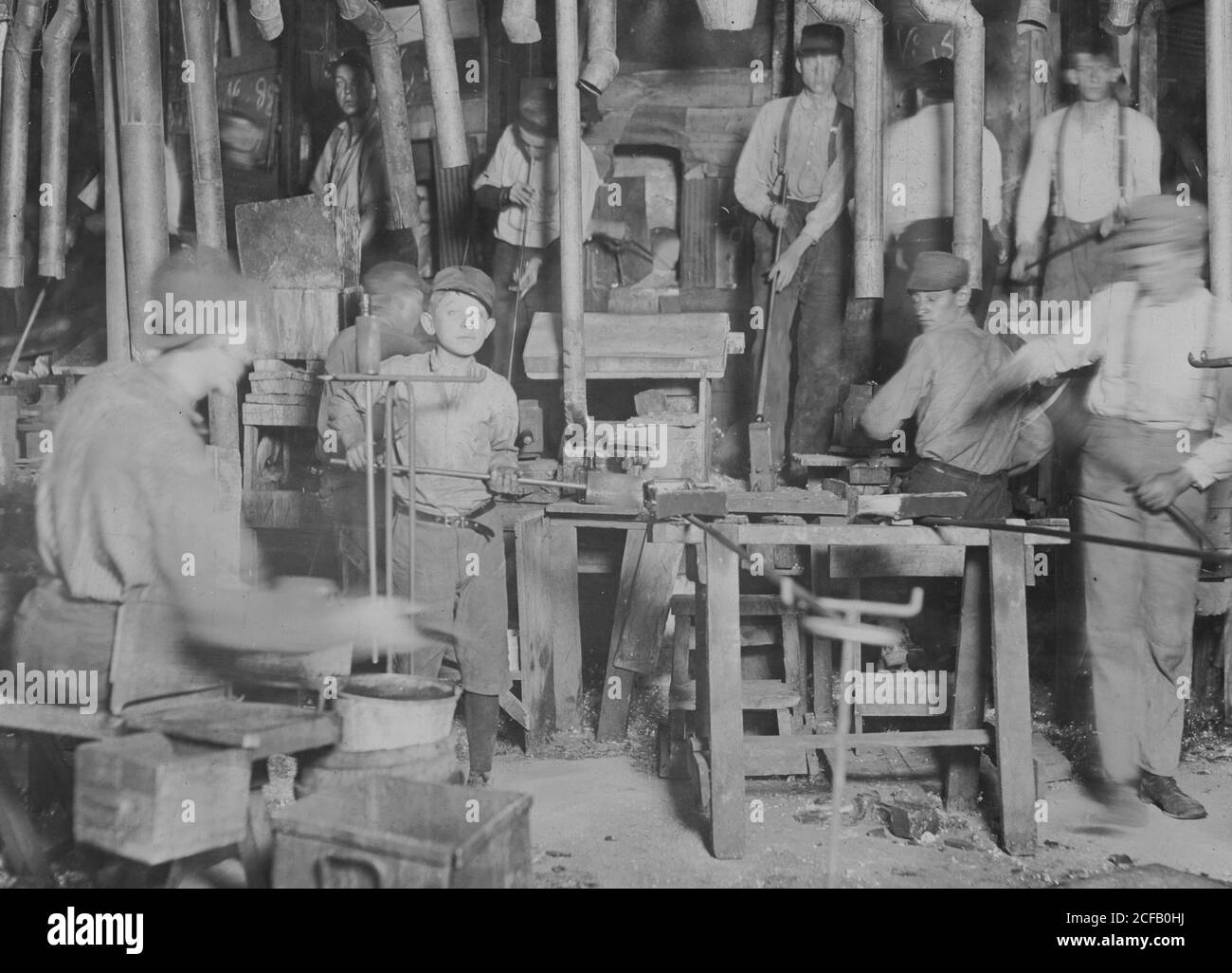 Citizens' Glass Co., Evansville, Ind. Over ten small boys on day shift in one department Stock Photo