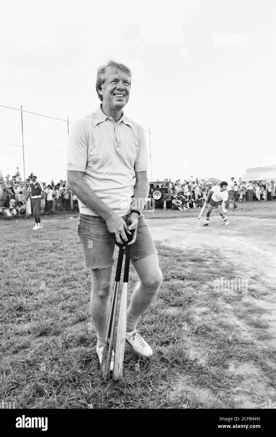 President Jimmy Carter plays softball 1976 1979 with off duty Secret