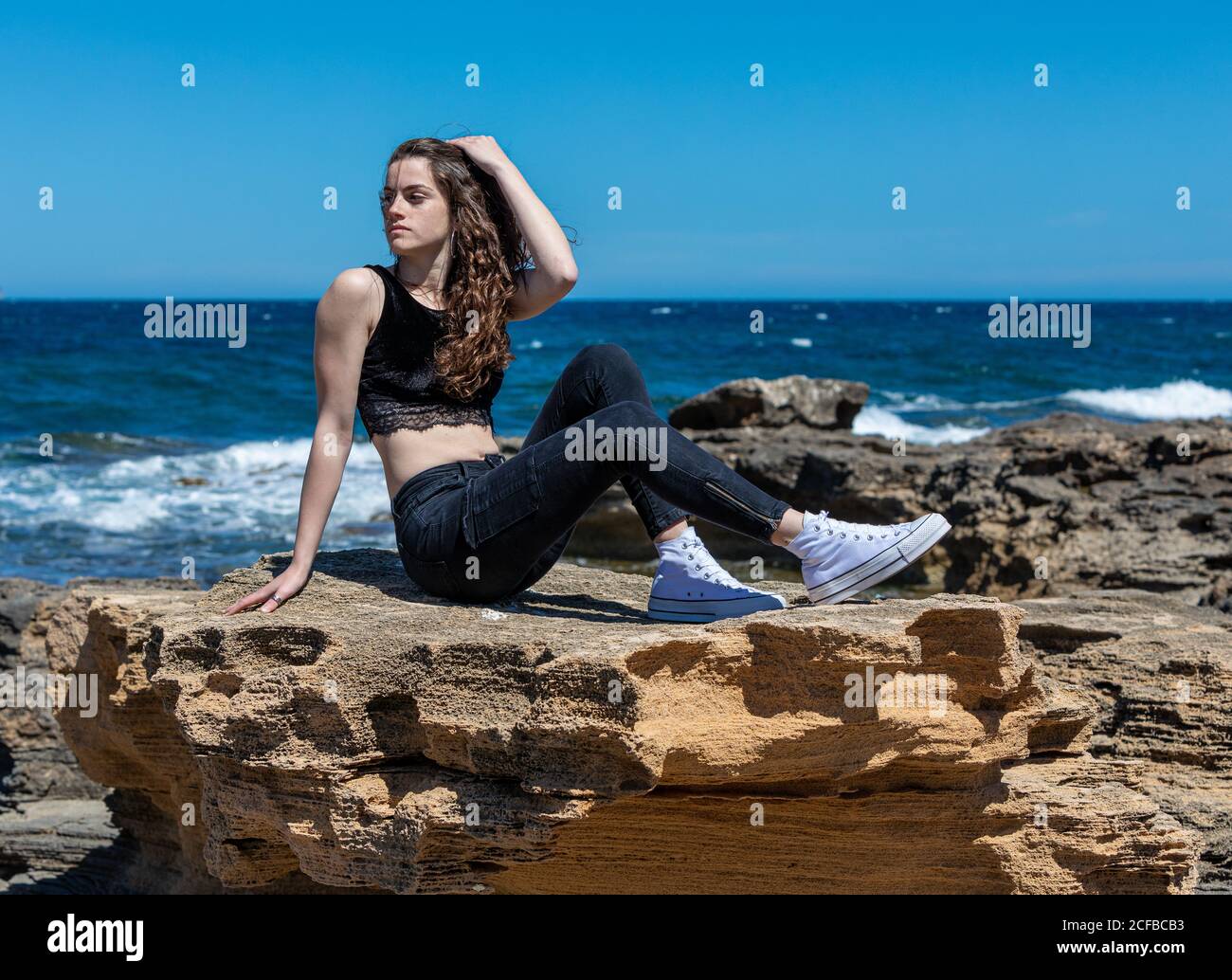 Dark hair woman side view hi-res stock photography and images - Alamy