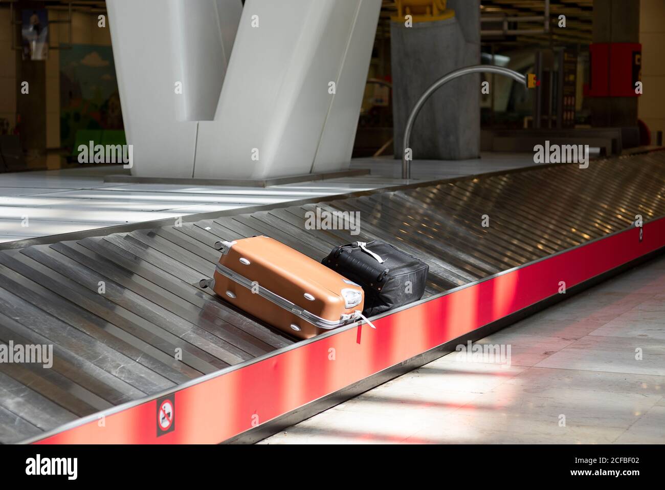 Baggage conveyor belt hires stock photography and images Alamy