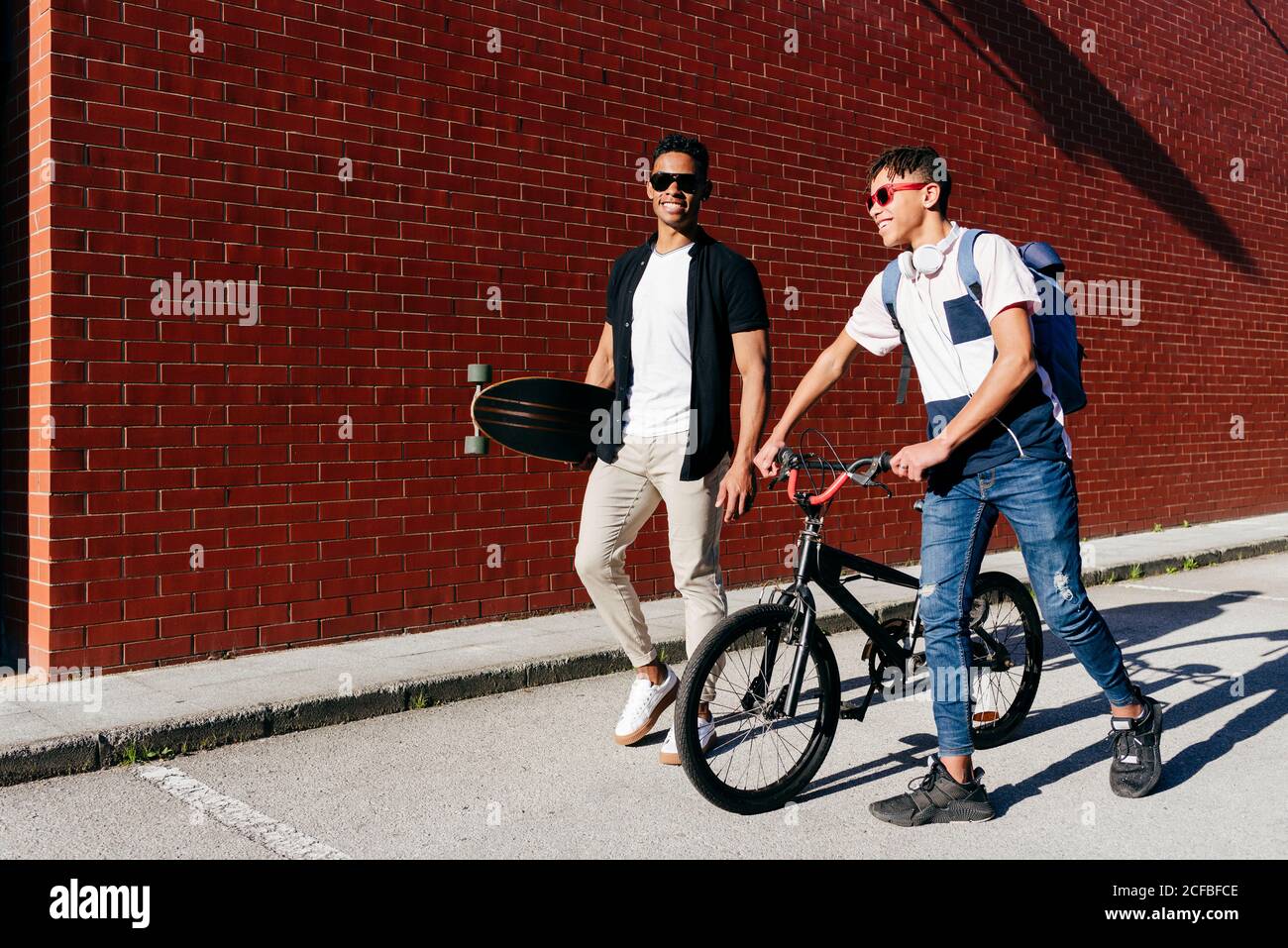 Men walking side view black view hi-res stock photography and images ...