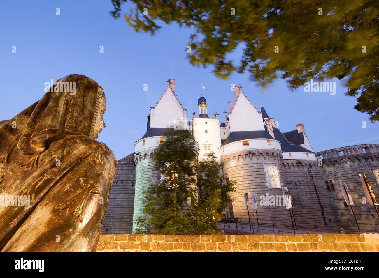 Statue anne de bretagne in front of the herzoege castle hires stock photography and images Alamy
