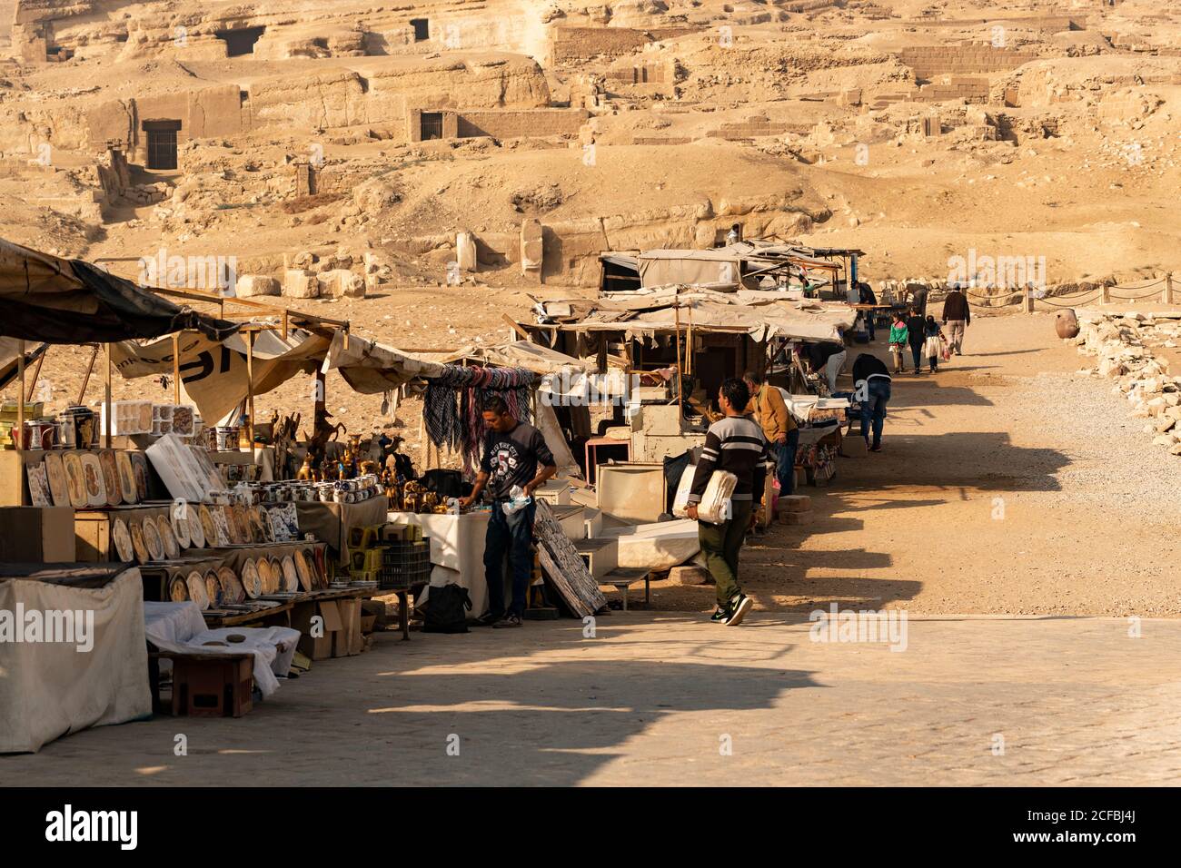 An Egyptian market onside the pyramids of Giza Stock Photo Alamy
