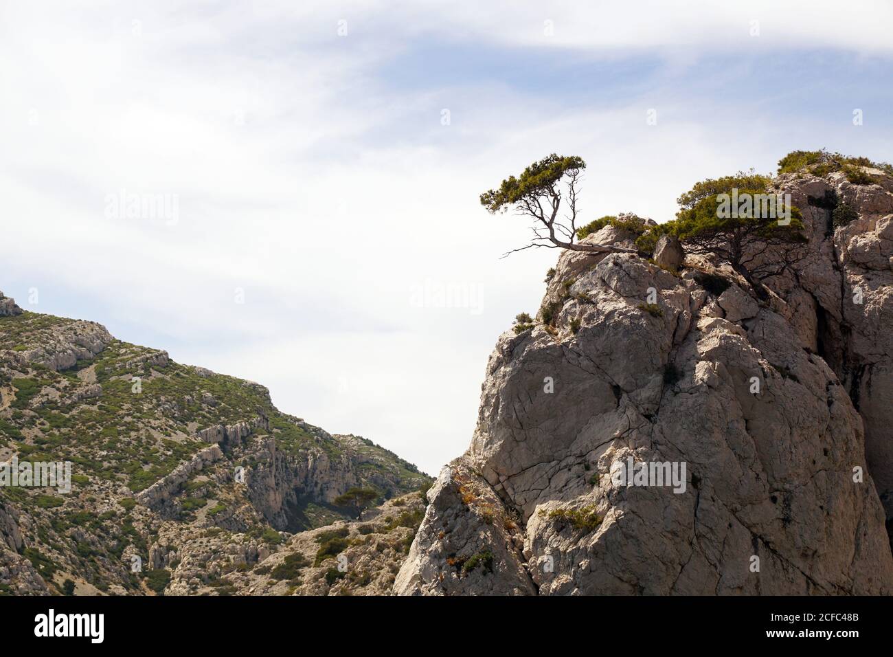 Below cliff limestone chalk hi-res stock photography and images - Alamy