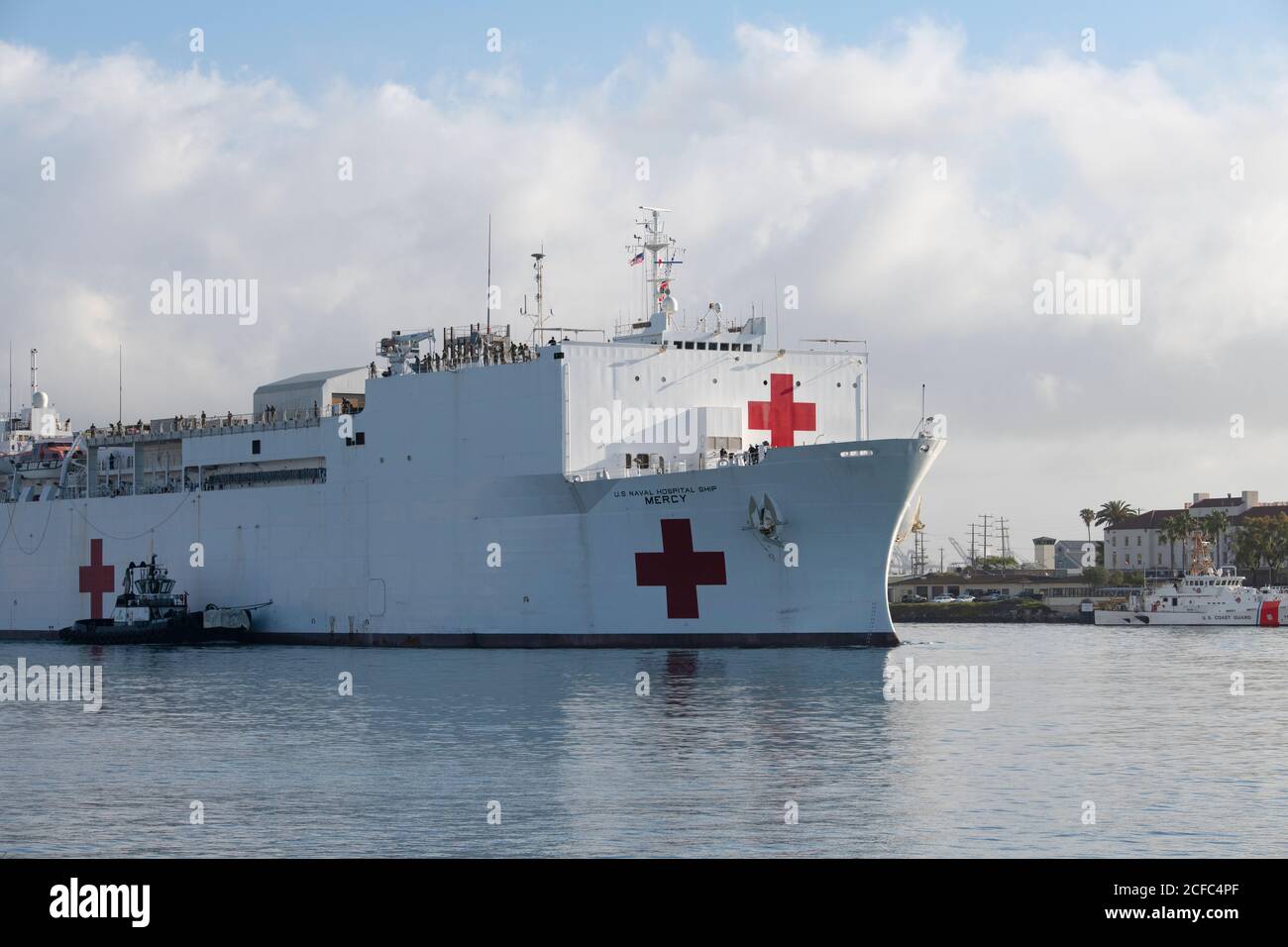 2020: U.S. Navy hospital ship USNS Mercy departing the Port of Los Angeles for San Diego. Stock Photo