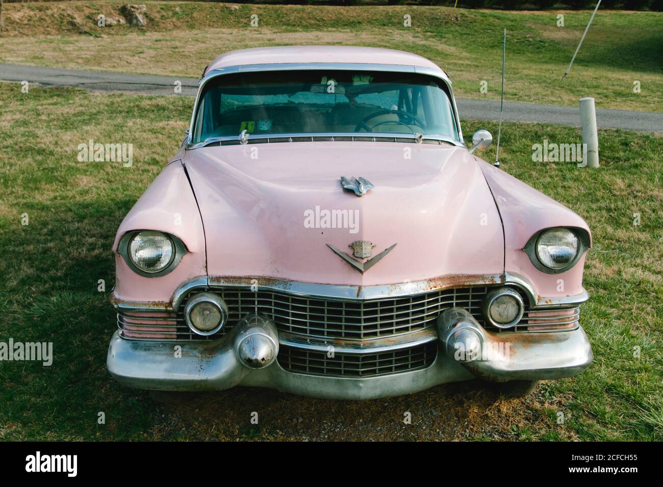 Pink Cadillac classic car in front of restaurant in Virgina, USA, old, rusty Stock Photo
