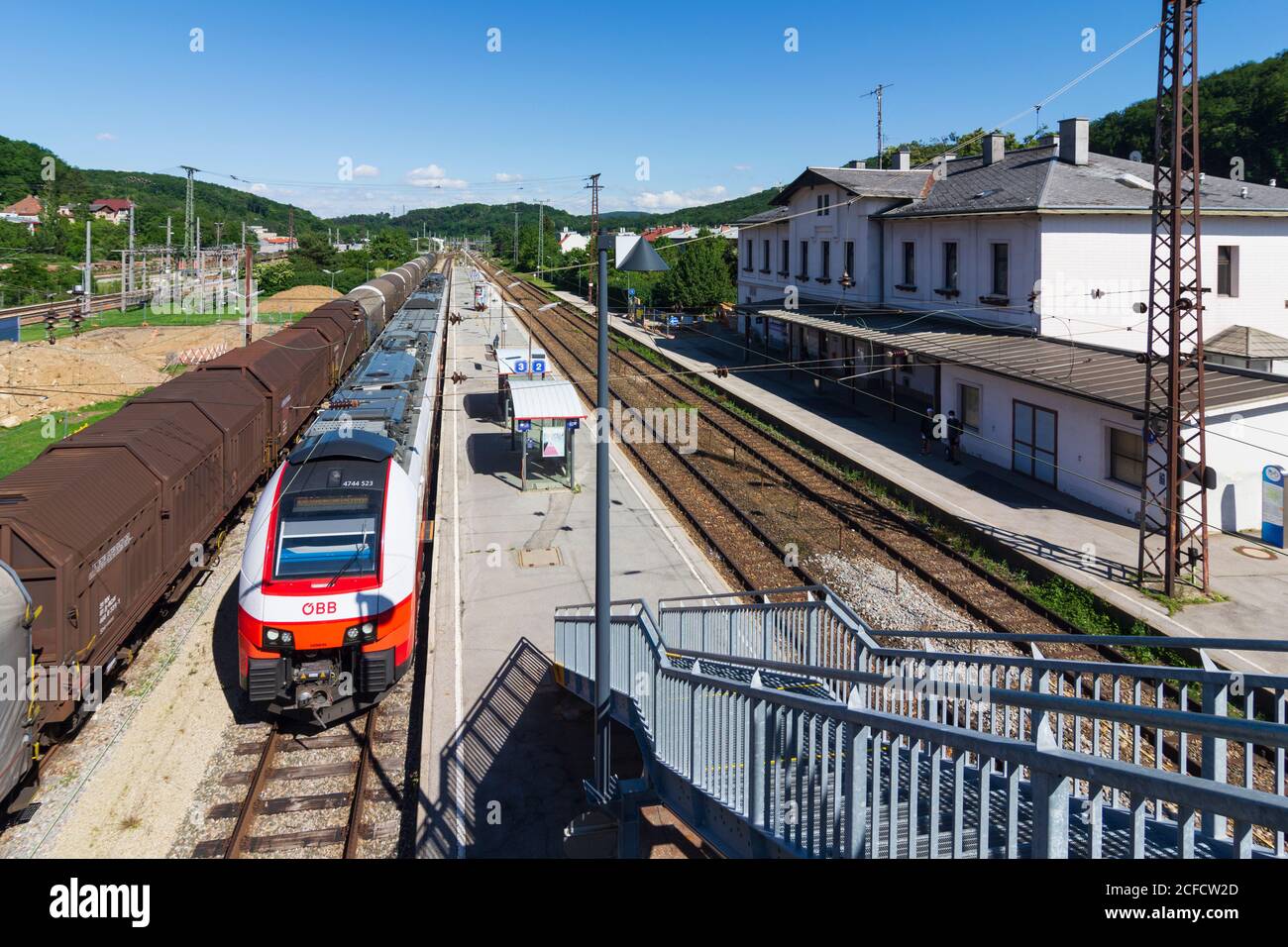 Purkersdorf, Unter Purkersdorf railway station, local train in Wienerwald, Vienna Woods, Niederösterreich / Lower Austria, Austria Stock Photo