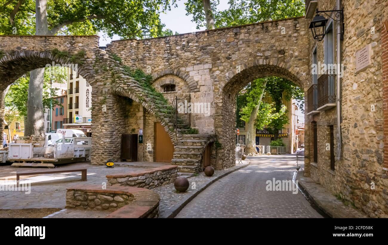 La Porte d'Espagne in Céret in spring. Built in the 13th century. Served as  the main entrance to the walled village. Monument Historique Stock Photo -  Alamy