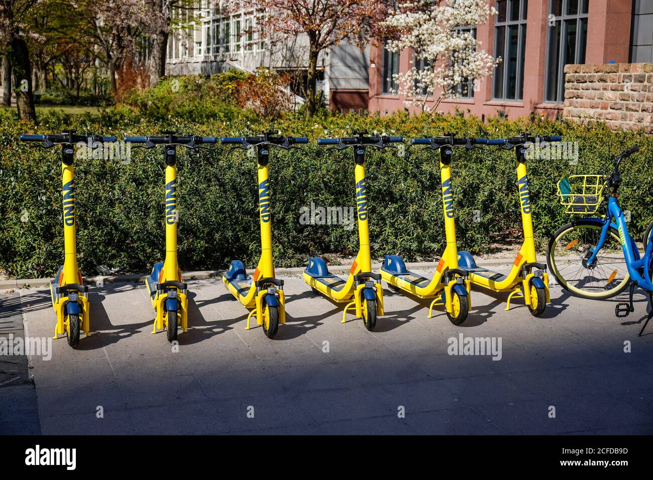 E scooters frankfurt hi-res stock photography and images - Alamy