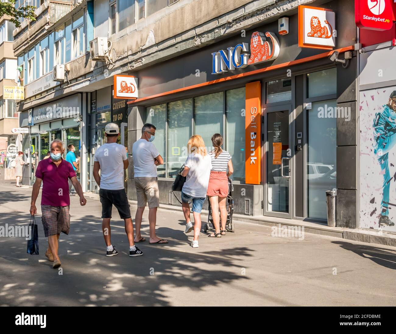 Bucuresti/Romania - 08.18.2020: People waiting in line in front of a ING  Bank branch respecting the social distancing to prevent and stop the  coronavi Stock Photo - Alamy