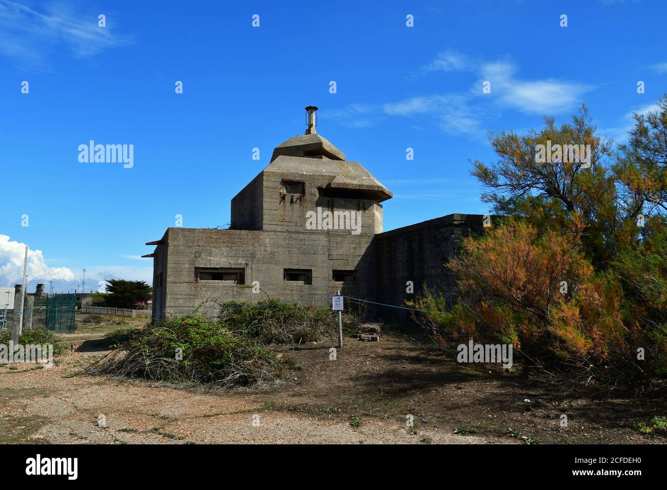 British ww2 coastal bunker hi-res stock photography and images - Alamy