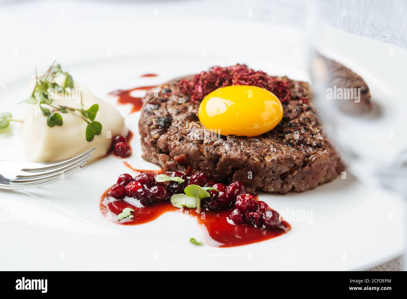 Beef steak cuisine haute hi-res stock photography and images - Alamy