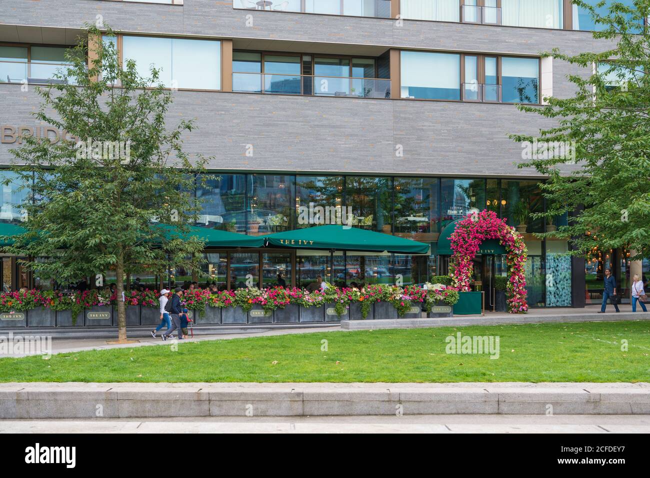 The Ivy Brasserie At One Tower Bridge London England Uk Stock Photo Alamy