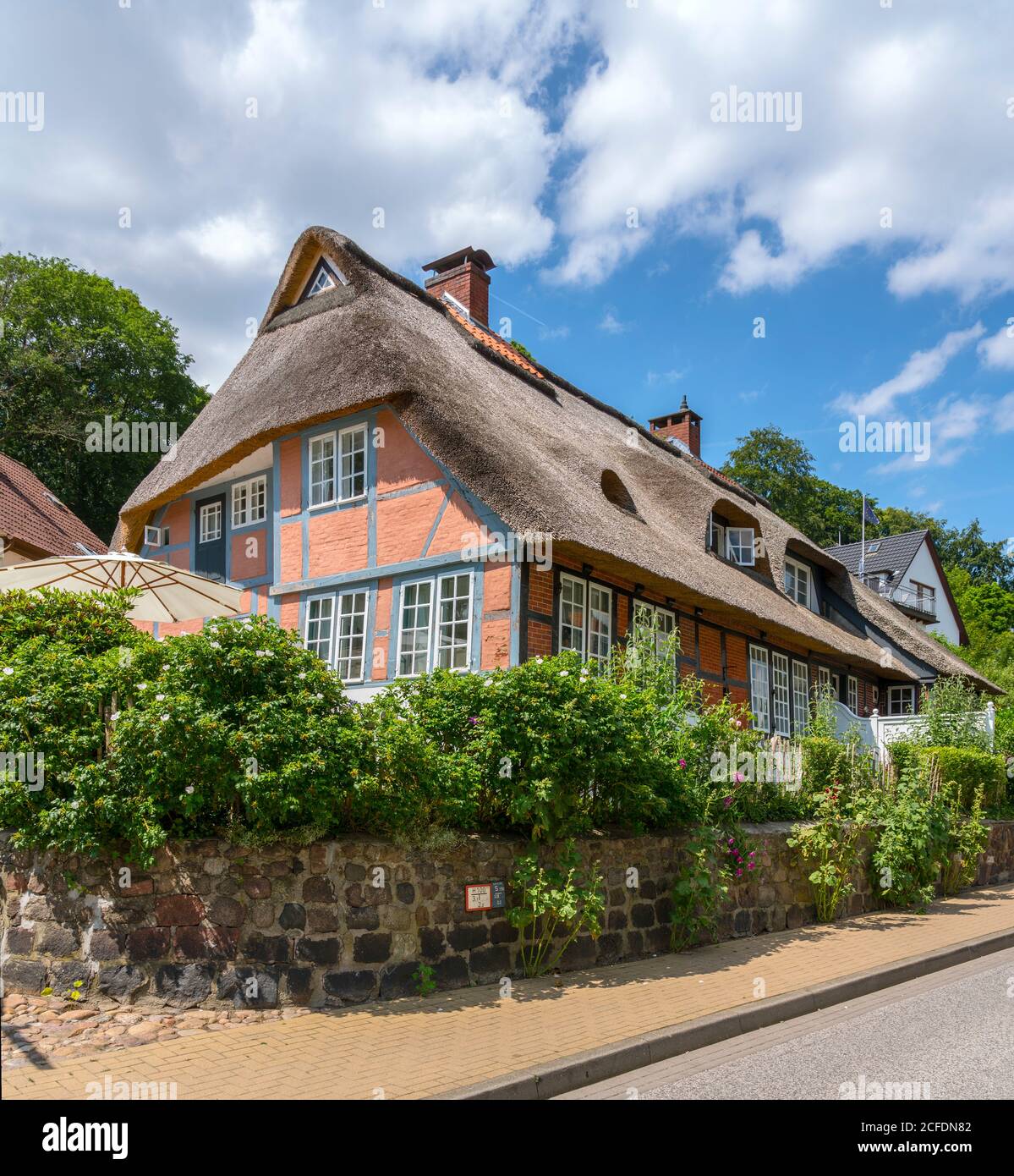 Germany, Hamburg, fisherman's house, half-timbered building, thatched roof, Blankenese, corner of Mühlenberg, Panzerstrasse Stock Photo