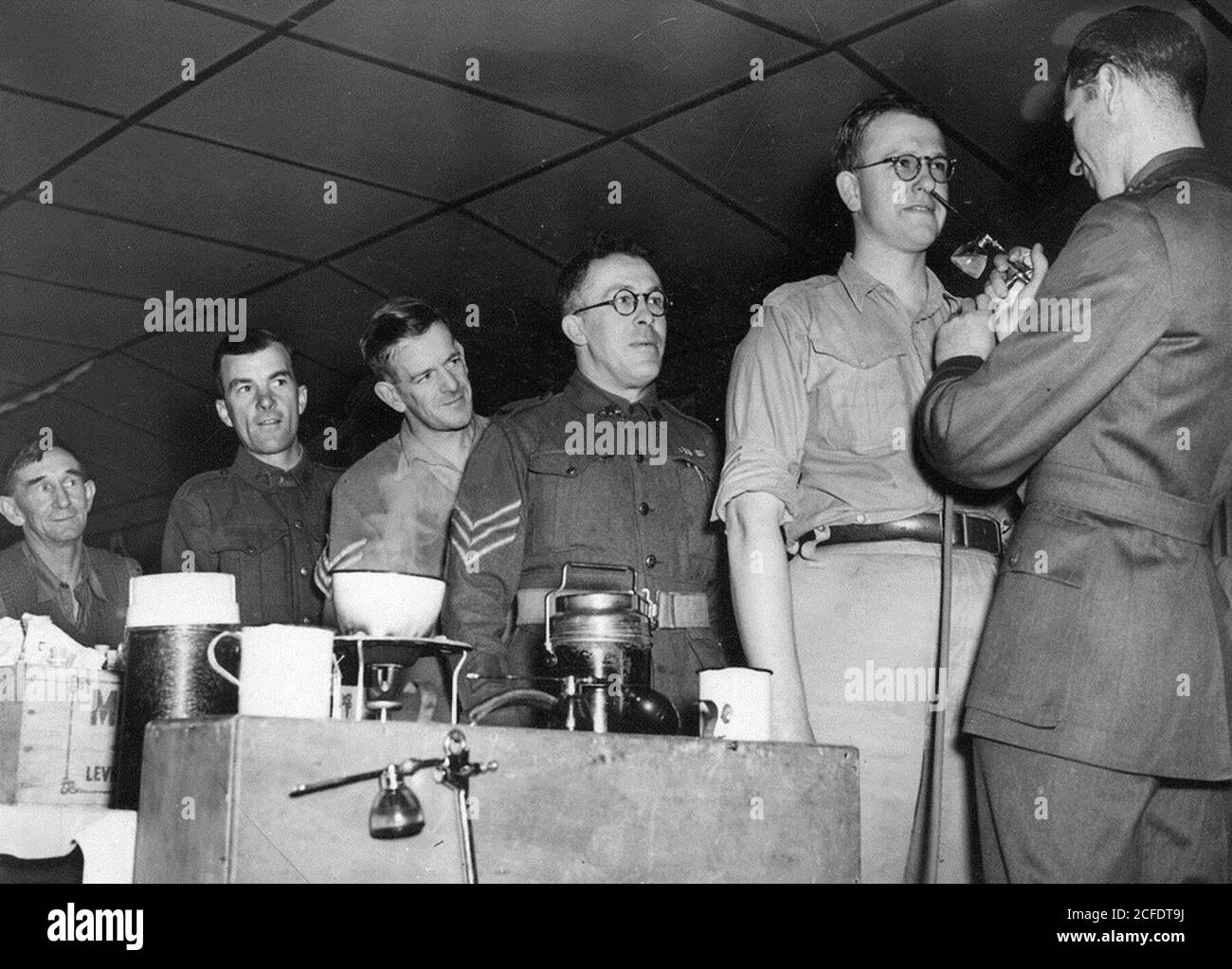Army personnel being inoculated against influenza at an Army depot near Melbourne . Stock Photo