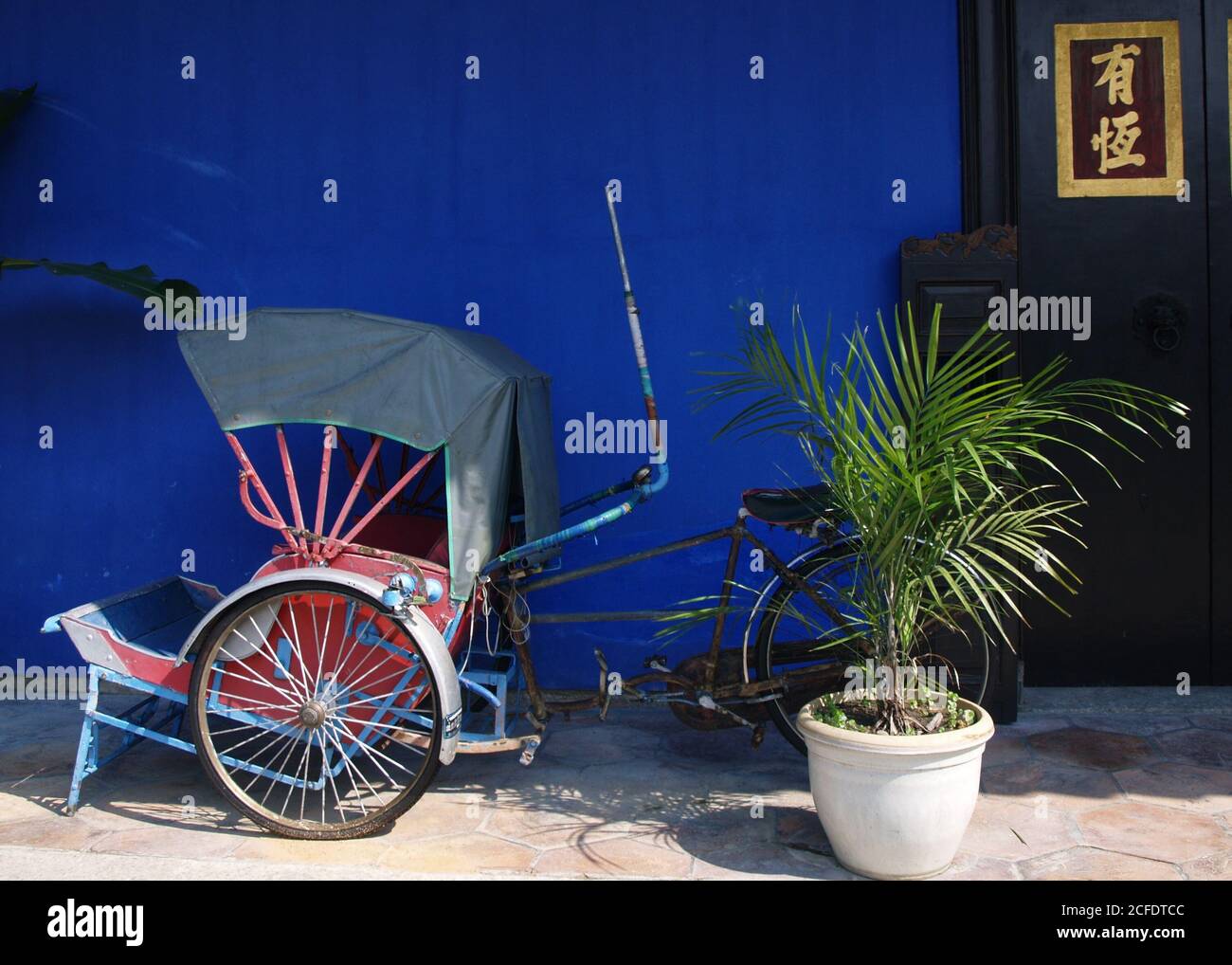 Vintage rickshaw outside the Blue Mansion, Georgetown, Penang, Malaysia ...