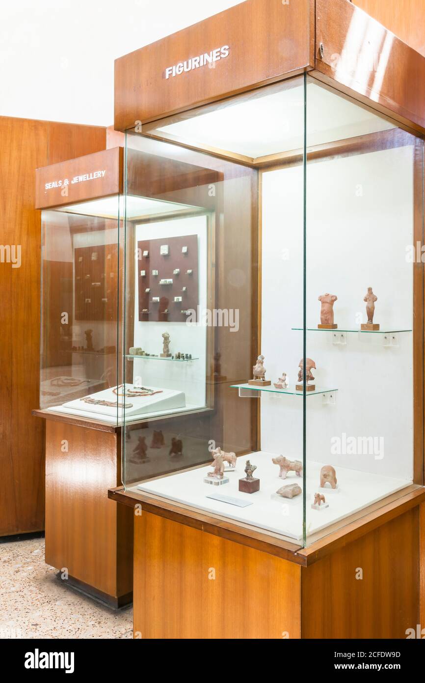 Exhibition case of figurines, Indus valley civilization Gallery, National Museum of Pakistan, Karachi, Sindh, Pakistan, South Asia, Asia Stock Photo