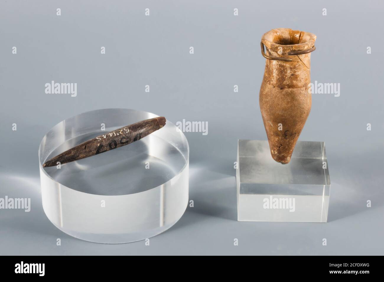 Cosmetic rod and bottle, Mohenjo daro, Indus valley civilization Gallery, National Museum of Pakistan, Karachi, Sindh, Pakistan, South Asia, Asia Stock Photo