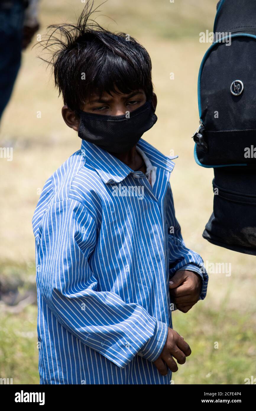 Child wearing face mask hi-res stock photography and images - Alamy
