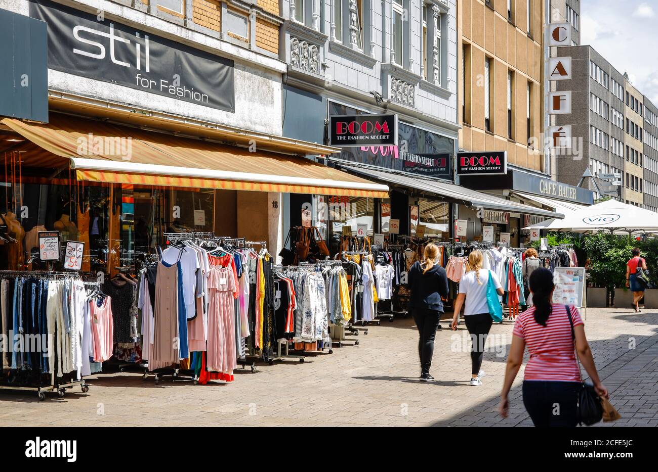 Passers-by at the fashion store on Marktstrasse, pedestrian zone and shopping street, Oberhausen, Ruhr area, North Rhine-Westphalia, Germany Stock Photo