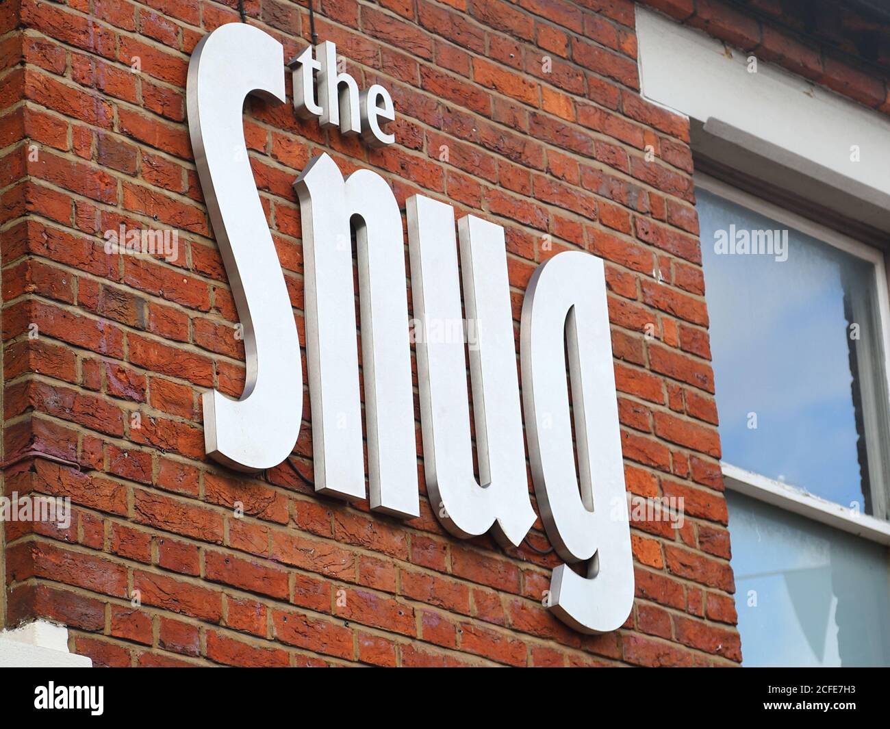 Sign at the Snug Bar in Crown Lane, High Wycombe, UK Stock Photo