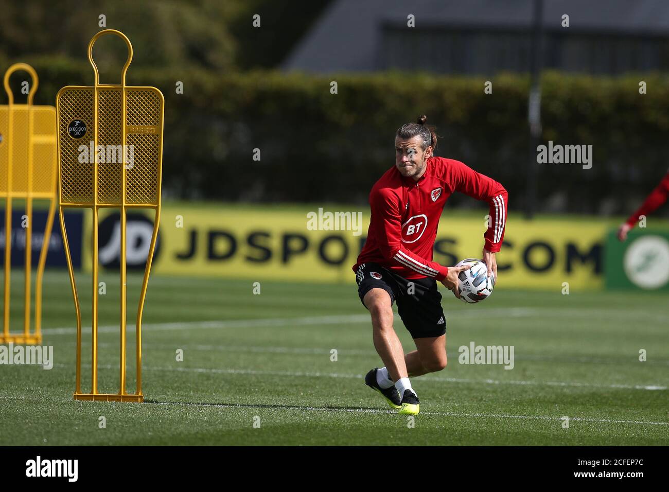 Gareth Bale of Wales passes the ball like a Rugby scrum-half during the Wales football team training session at the Vale Resort, Hensol, near Cardiff on Saturday 5th September 2020. The team are preparing for their next group H UEFA Nations League match against Bulgaria tomorrow. this image may only be used for Editorial purposes. Editorial use only, license required for commercial use. No use in betting, games or a single club/league/player publications. pic by Andrew Orchard/Andrew Orchard sports photography/Alamy Live news Stock Photo