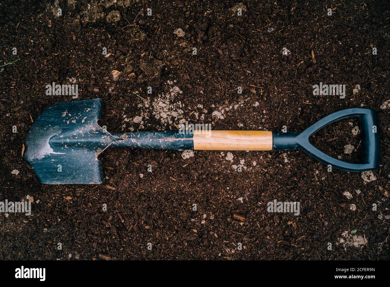 Shovel soil in garden hi-res stock photography and images - Alamy