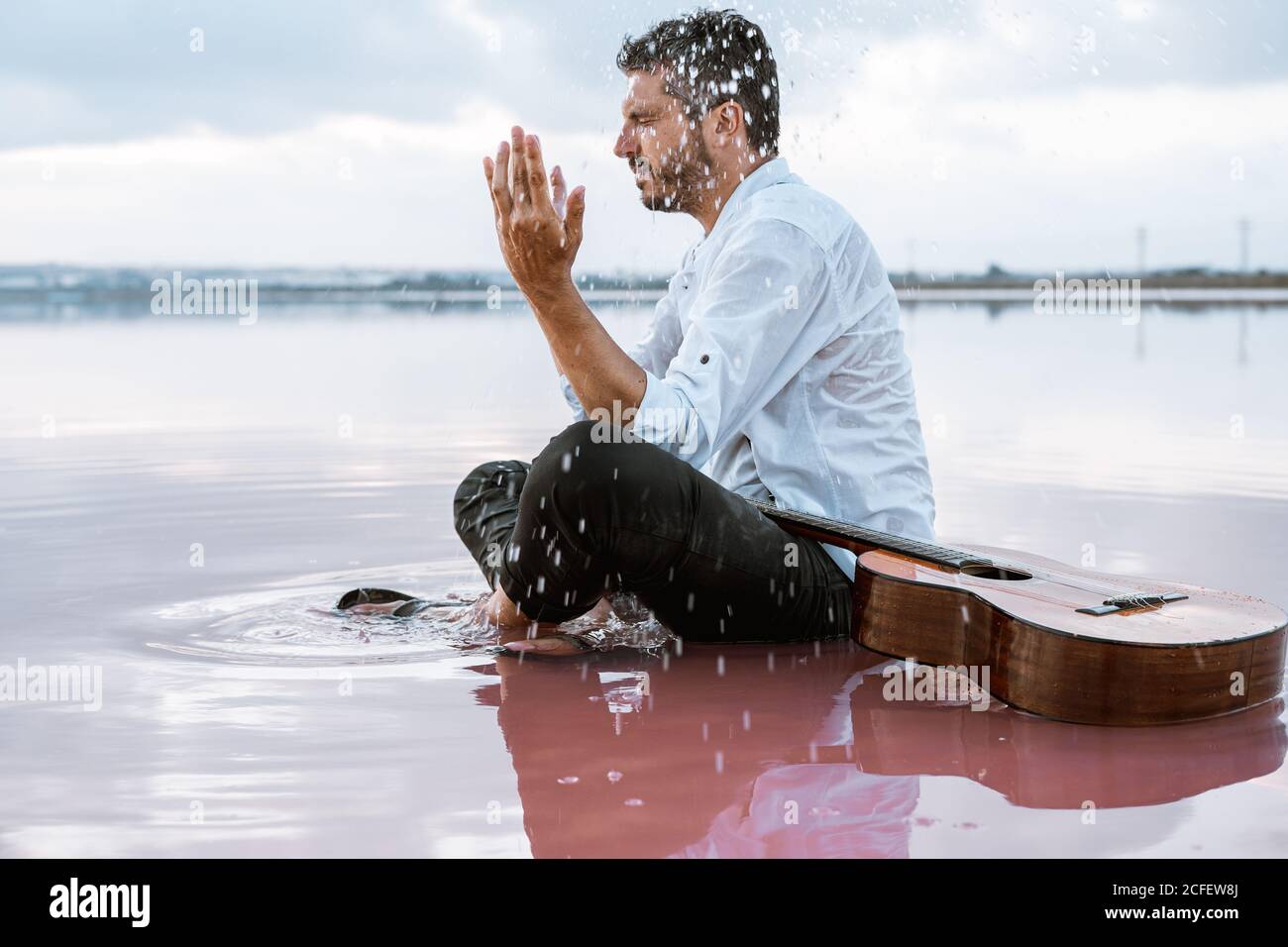 Man throwing water on face hires stock photography and images Alamy