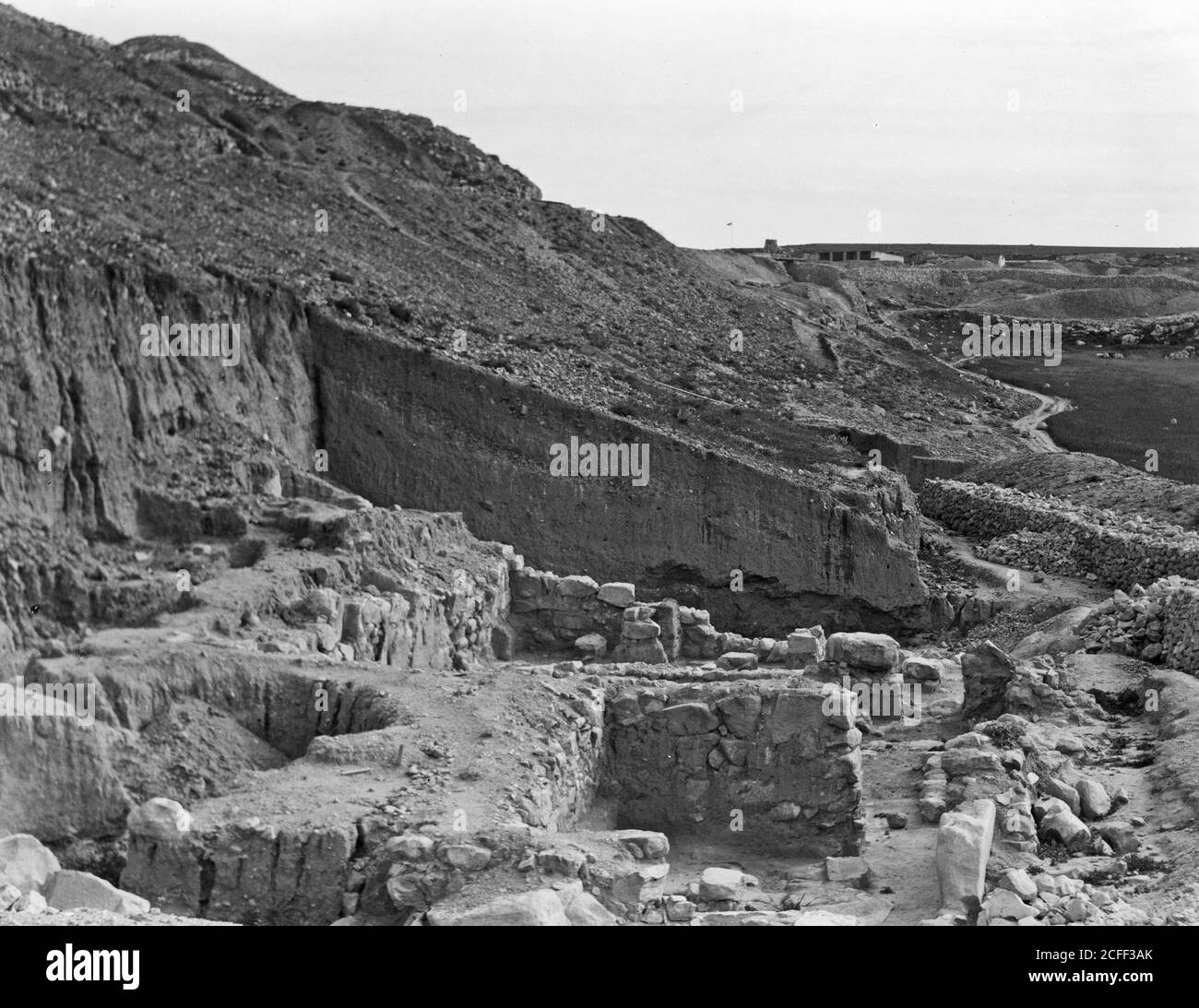Middle East History - Tel Deweir (Lachish). XVIIIth-XIXth dynasty temple. Ante chamber to sanctuary visible right. White line denotes rubbish frombuilding of I[ron] age Stock Photo