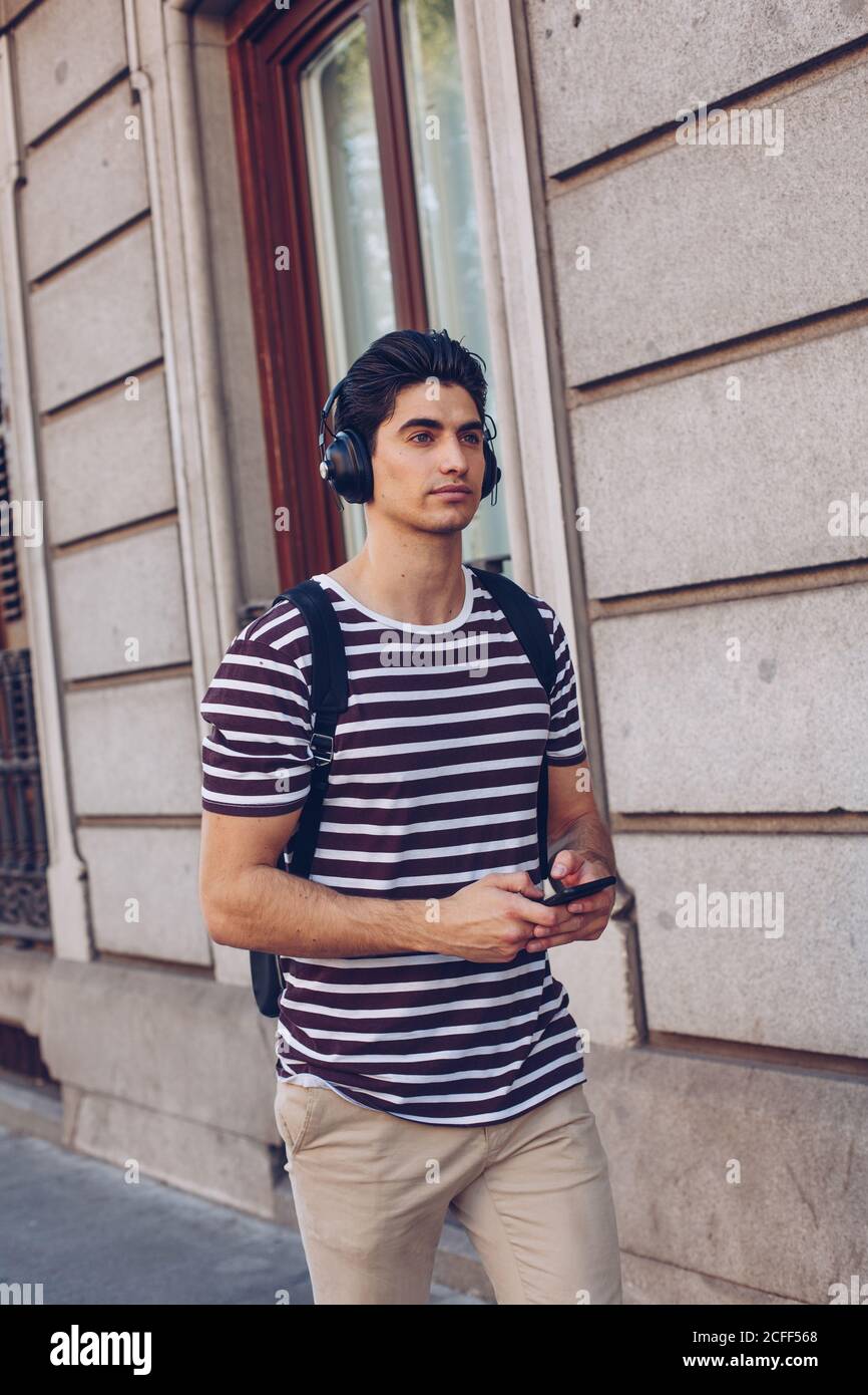 Man walking casual clothes hi-res stock photography and images - Alamy