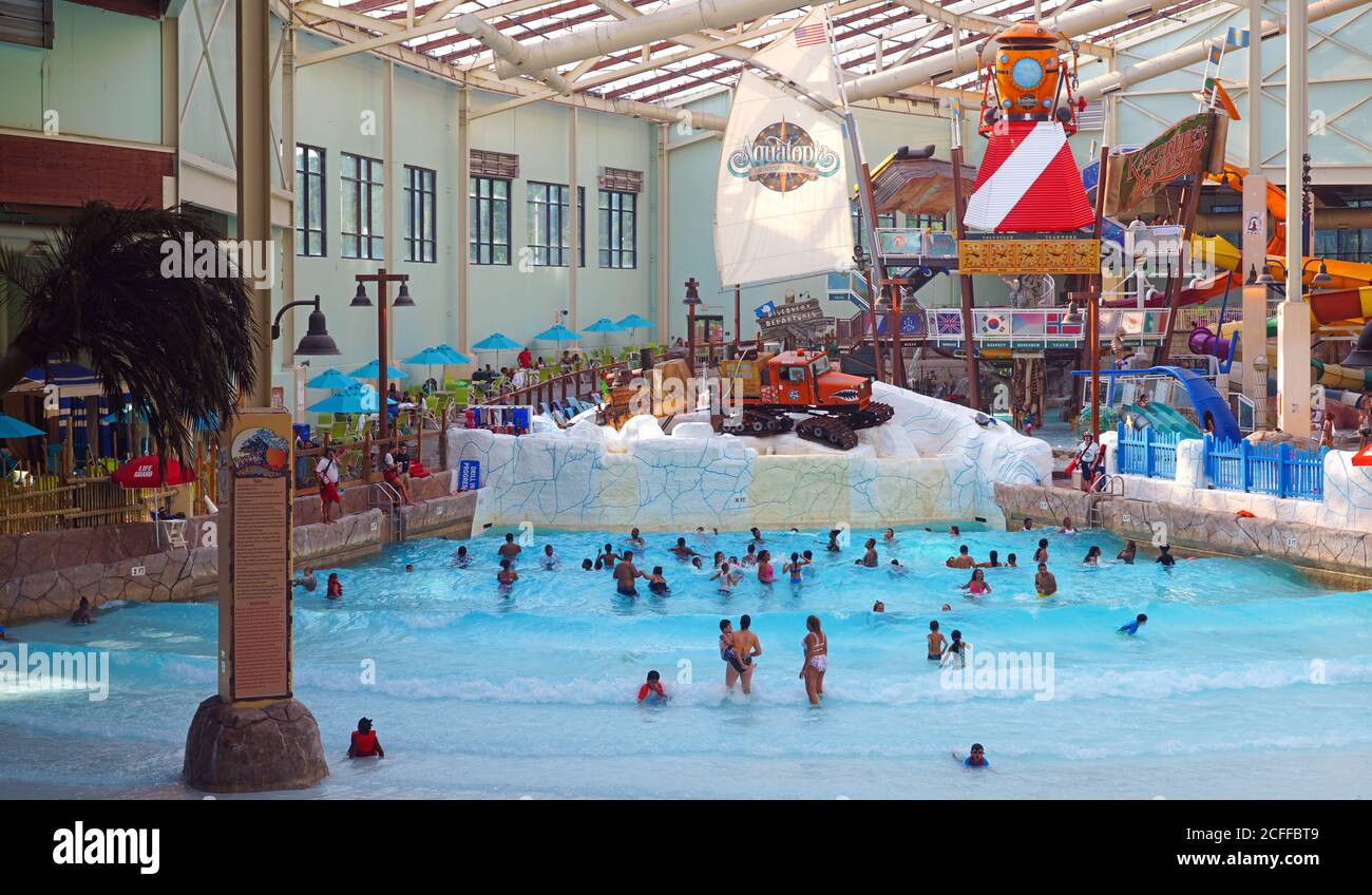 https://c8.alamy.com/comp/2CFFBT9/tannersville-pa-30-aug-2020-view-of-the-aquatopia-indoor-waterpark-at-the-camelback-mountain-resort-a-large-ski-resort-in-the-poconos-mountains-in-2CFFBT9.jpg
