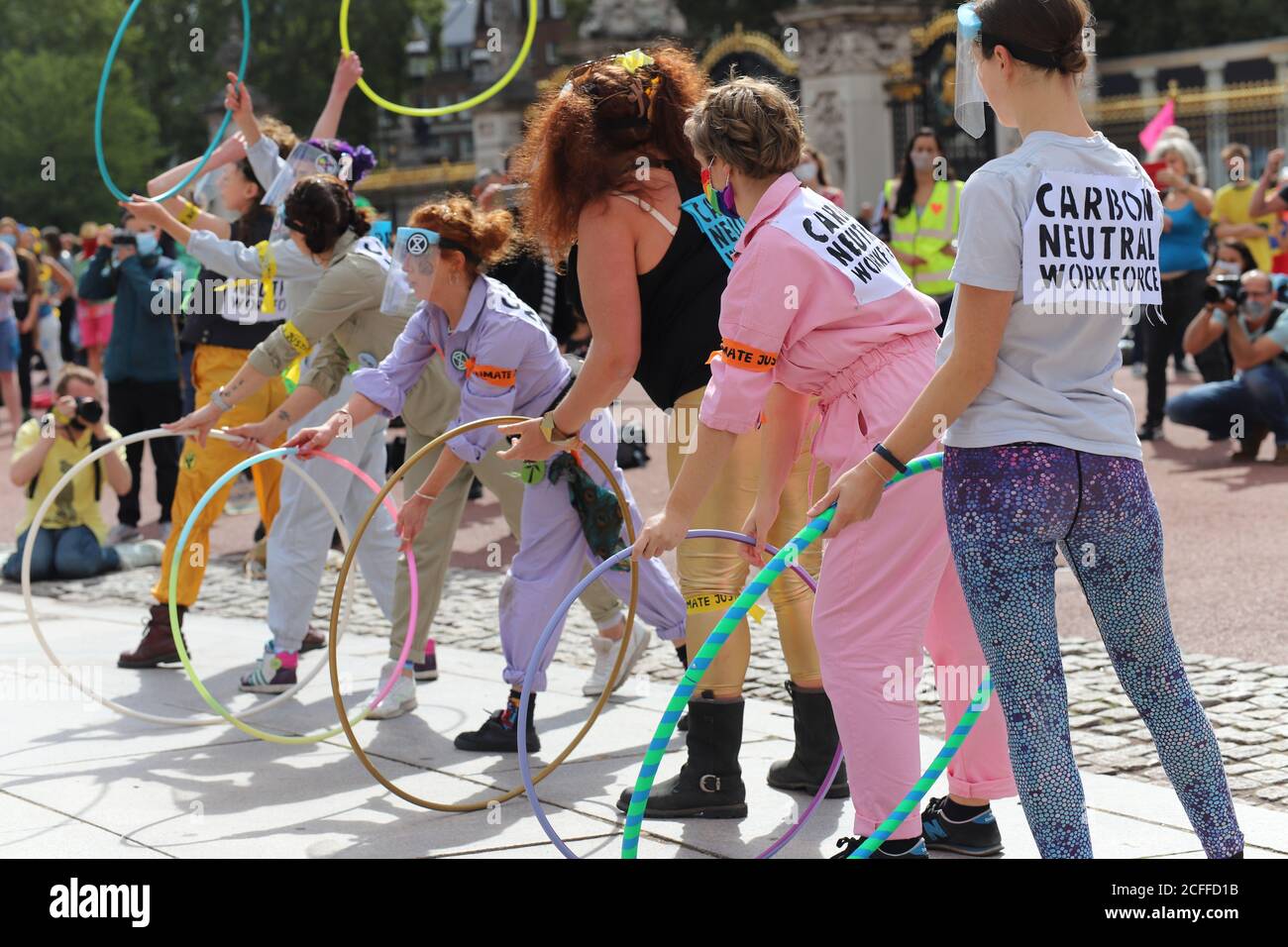 Extinction rebellion activists outside Buckingham Palace in London hold a discobedience dance off, 5th September 2020. Protestors including children and families dance and have fun Stock Photo