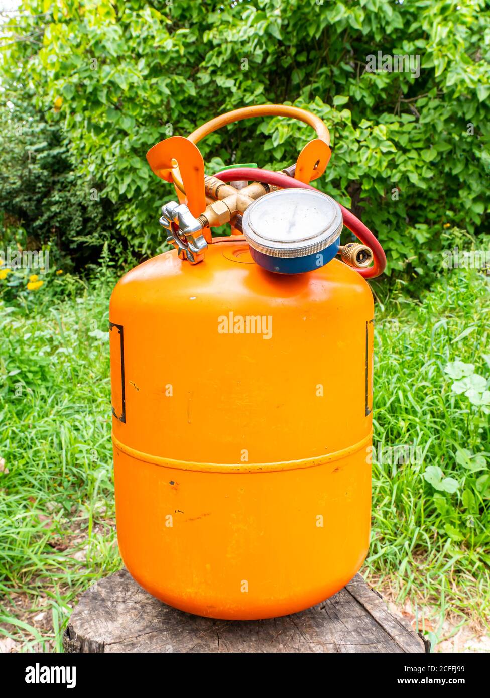 Refrigerant cylinder and hoses with pressure gauge Stock Photo Alamy