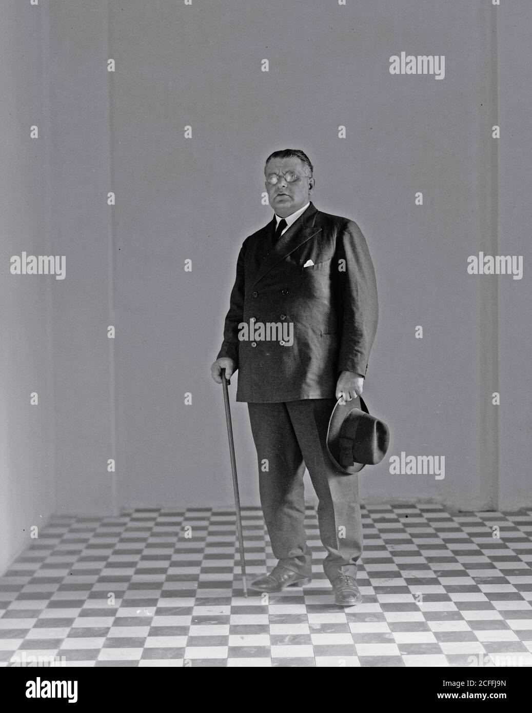 English Pinhas Rutenberg was founder of the Palestine Electric Company