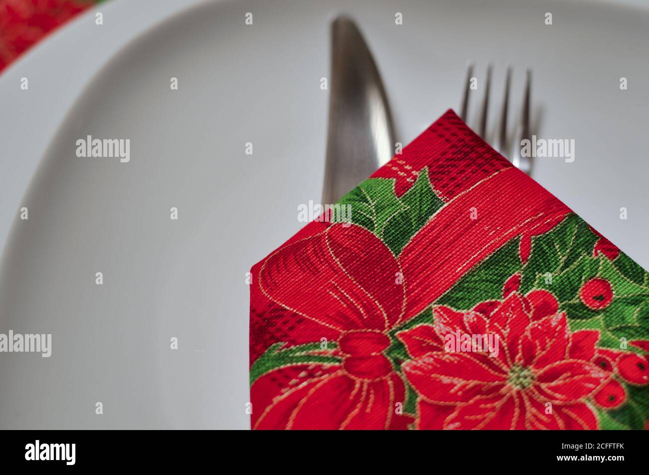 Table decorations for Christmas lunch Stock Photo - Alamy