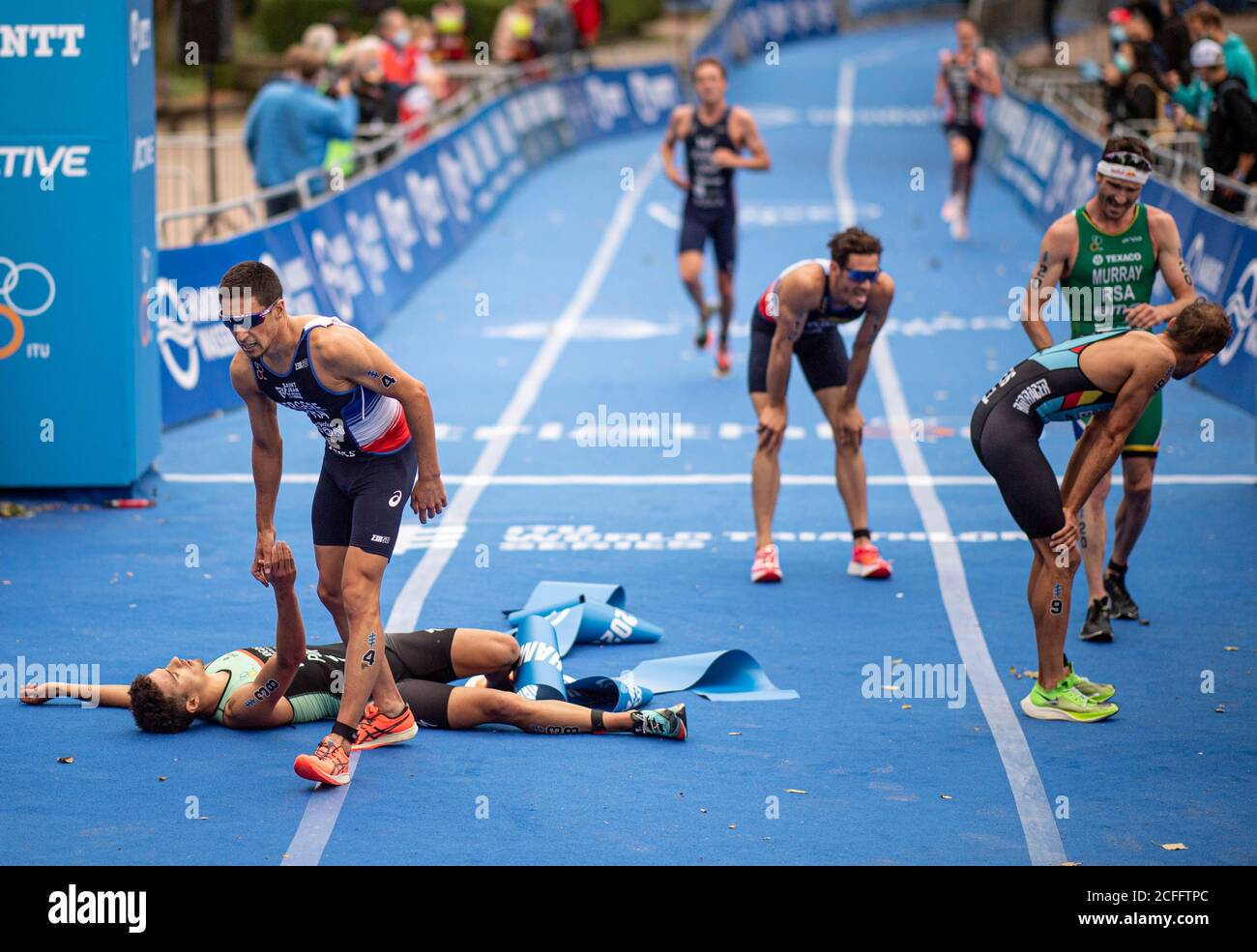 Hamburg Germany 05th Sep 2020 Triathlon Itu World Triathlon Series World Championship Vincent Luis From France Is Celebrated After His Victory Credit Axel Heimken Dpa Alamy Live News Stock Photo Alamy